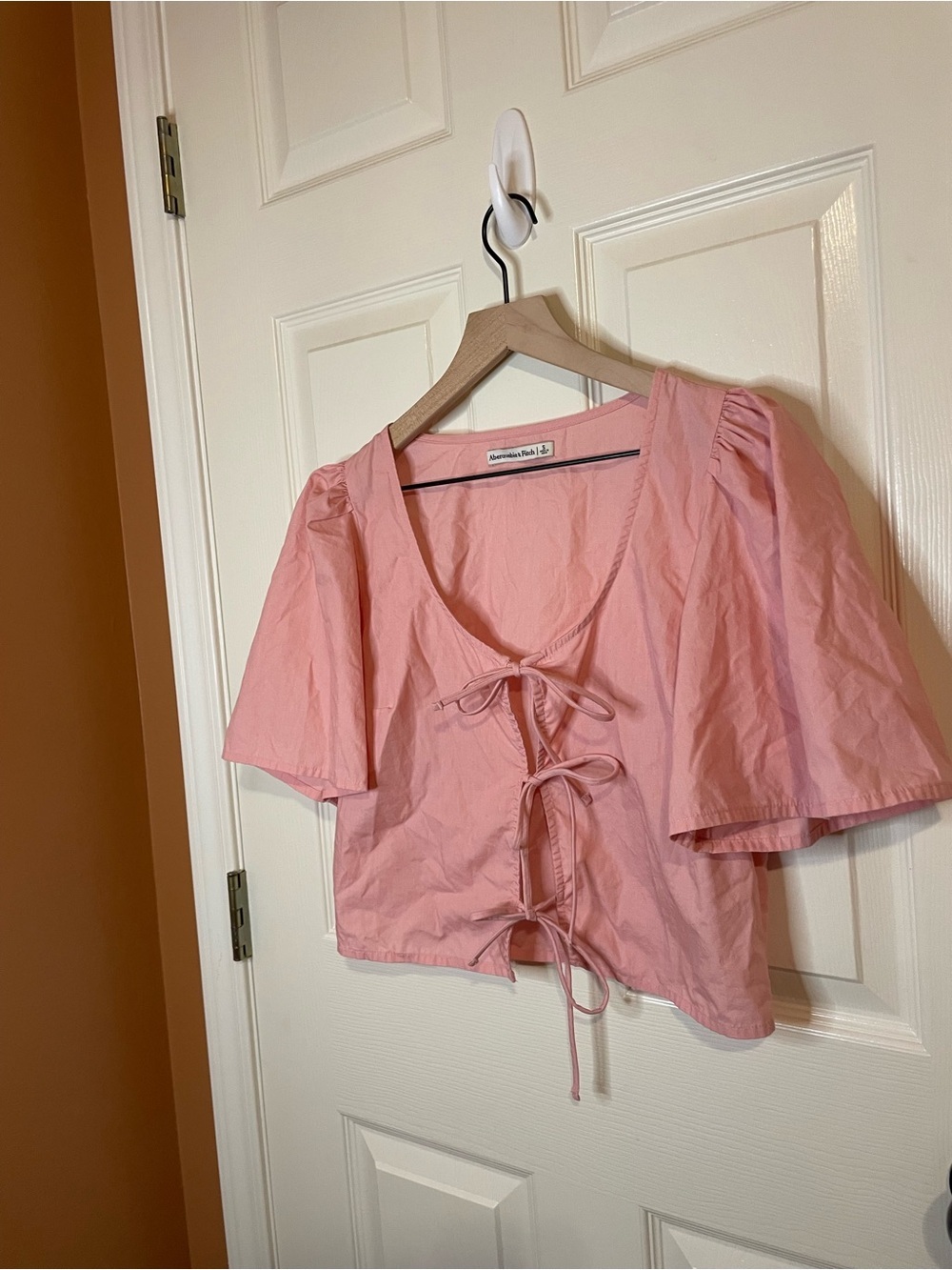 Abercrombie & Fitch Puff Sleeve Tie Up Blouse in Baby Pink Size Small - Picture 3 of 8